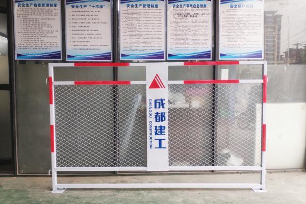 臨邊護欄生產(chǎn)廠家產(chǎn)品圖片